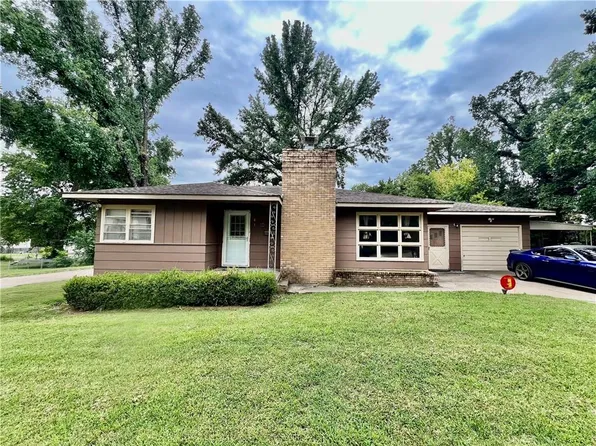417 E Edison St, Independence, KS 67301