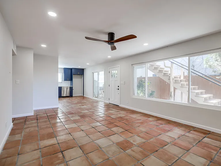 205 W Escalones #B — Photo 1