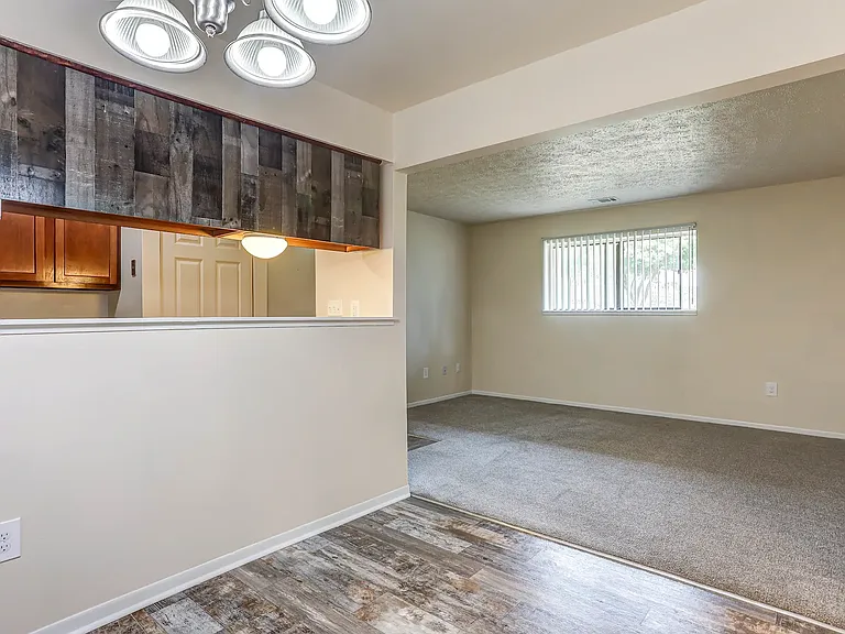 Country Knoll Apartments — Photo 6
