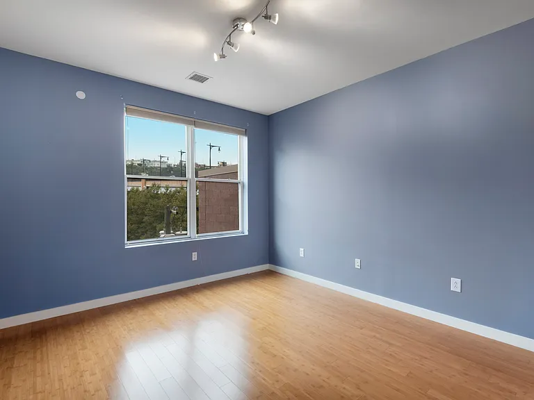 1325 Adams St #402 — Photo 2
