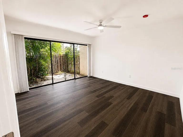855 N Village Dr N #101 — Photo 7