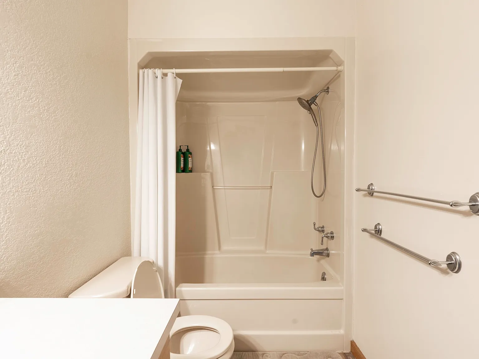 6 bed, $5,000 — Photo 4