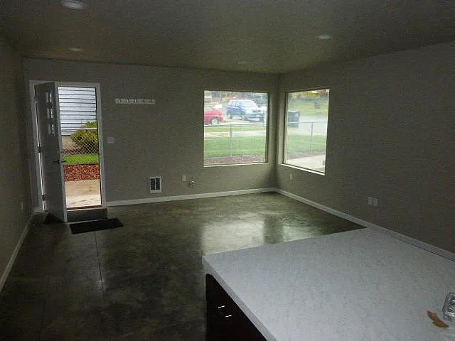 515 W 5th St — Photo 3