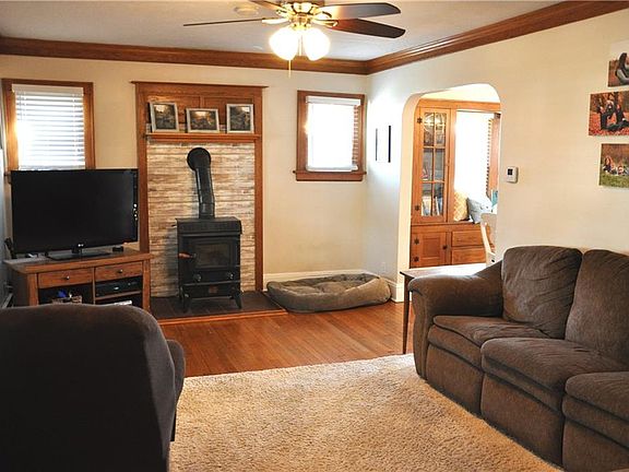 4th image of 2554 Woodmere Ave