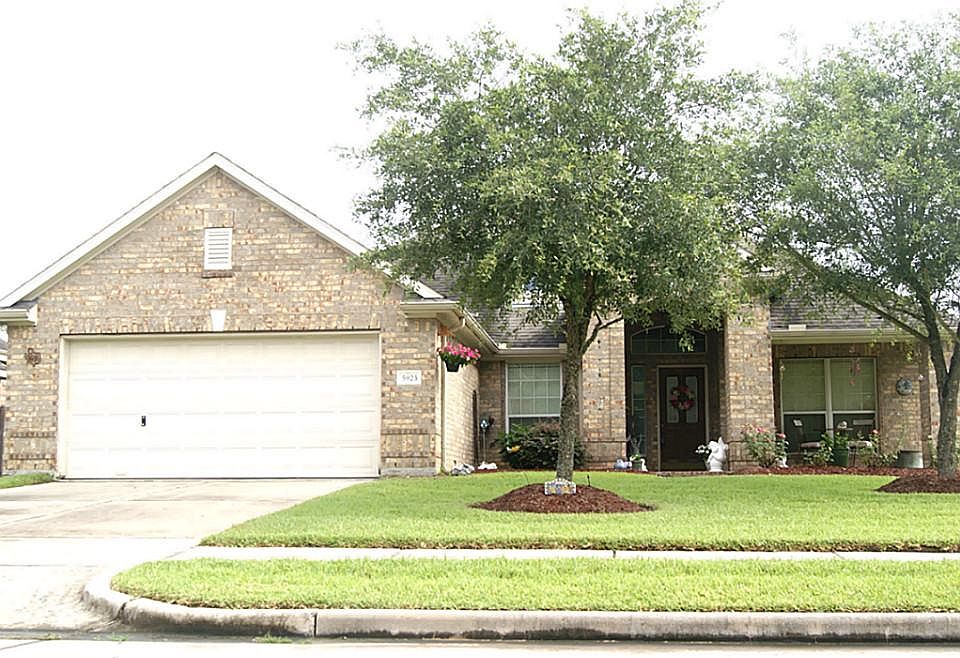 Welcome to 5923 Bogie Way!!