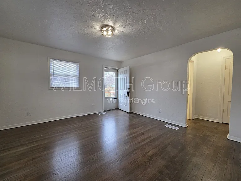 702 W 23rd St — Photo 4