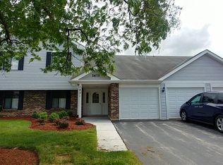 1471 Fairlane Dr APT 2B, Schaumburg, IL 60193