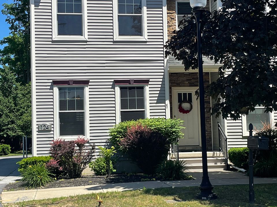 1st image of 124 Jefferson St APT 1