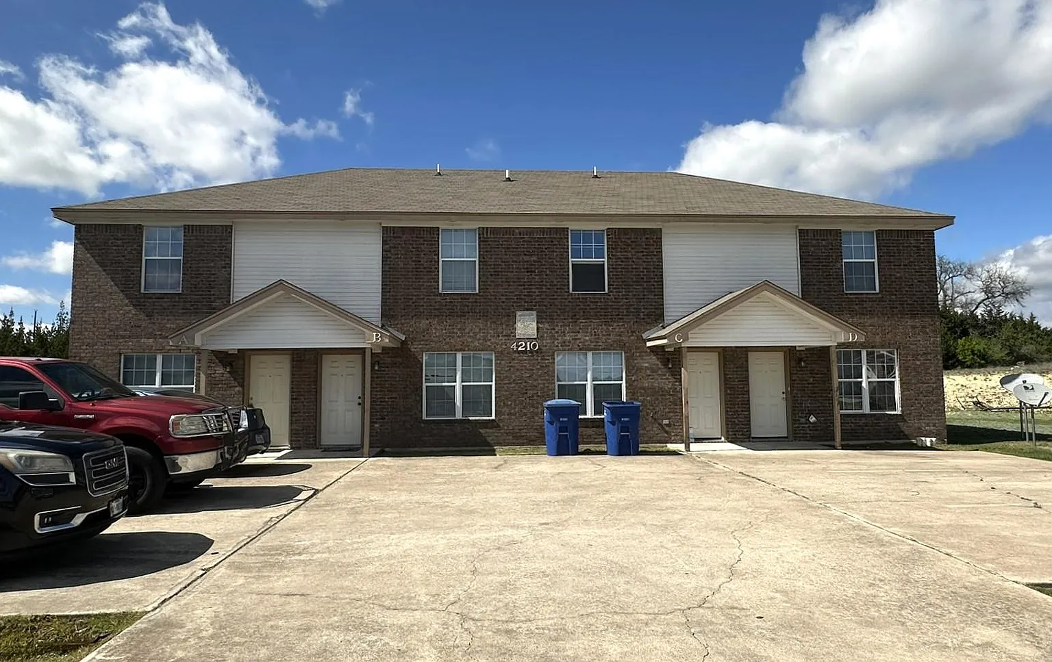 2 bed, 1.5 bath, 950 sqft, $835 — Photo 1