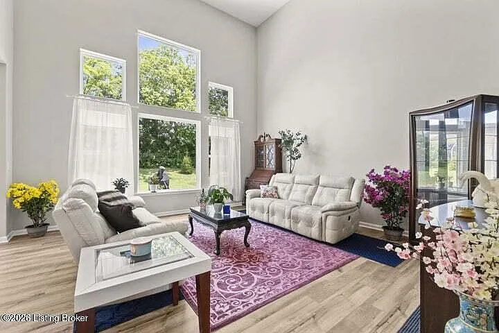 4 bed, 2.5 bath, 2711 sqft, $2,500 — Photo 3