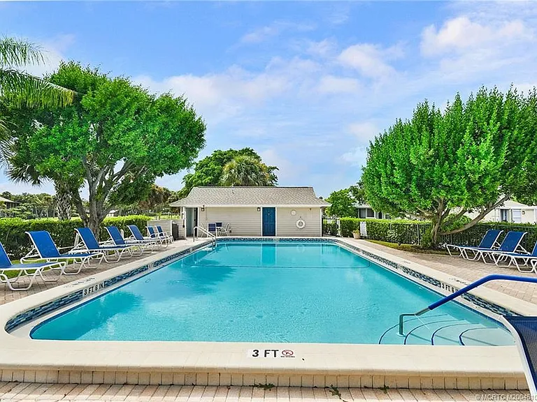 311 NE Golfview Cir — Photo 33