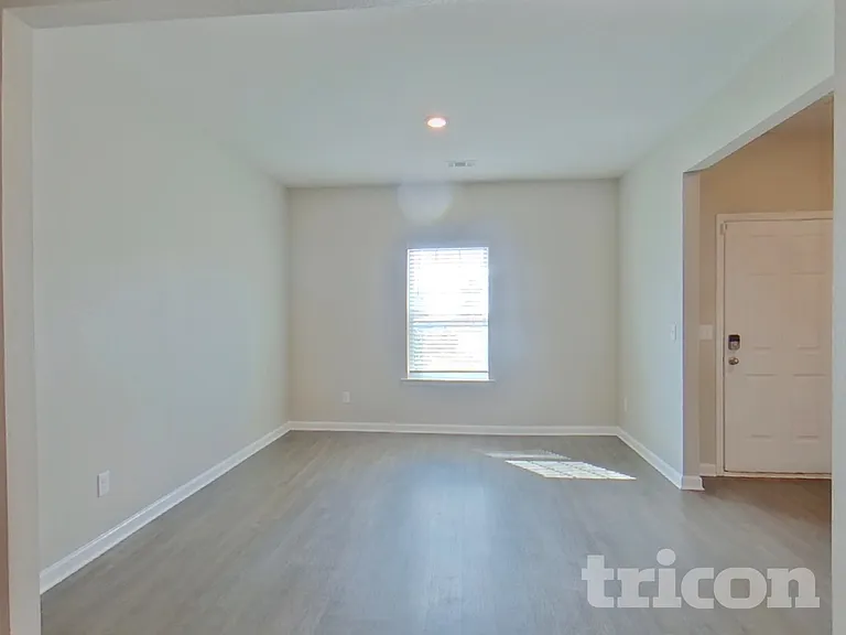 1392 Deutz Dr — Photo 2