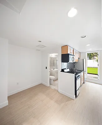 Rented by UbiQ NY | media 8