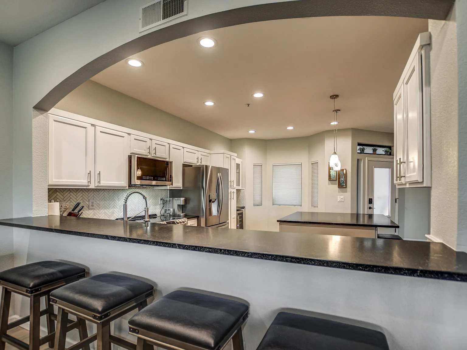 2 bed, 1268 sqft, $3,000 — Photo 3