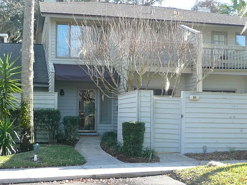 20 Players Club Villas Rd Photo 1