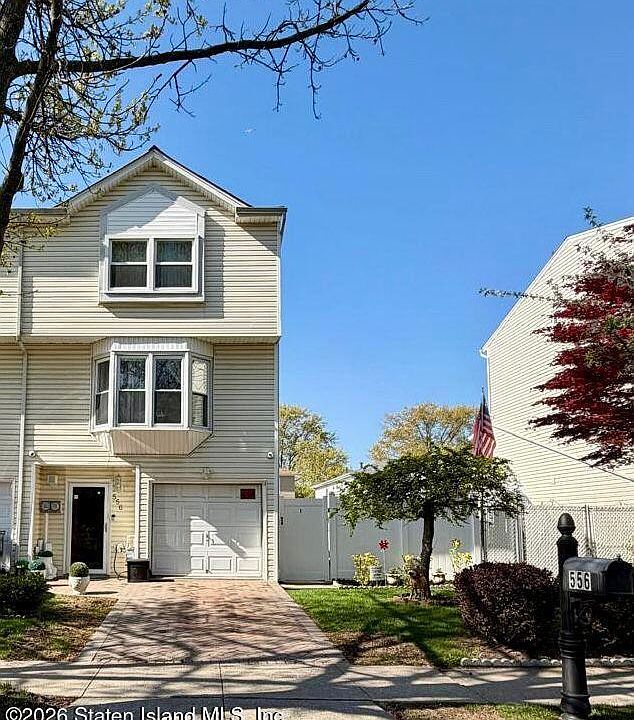 1st image of 556 Dongan Hills Ave #13A