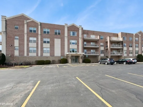 1200 S Prospect Ave Unit 305, Elmhurst, IL 60126