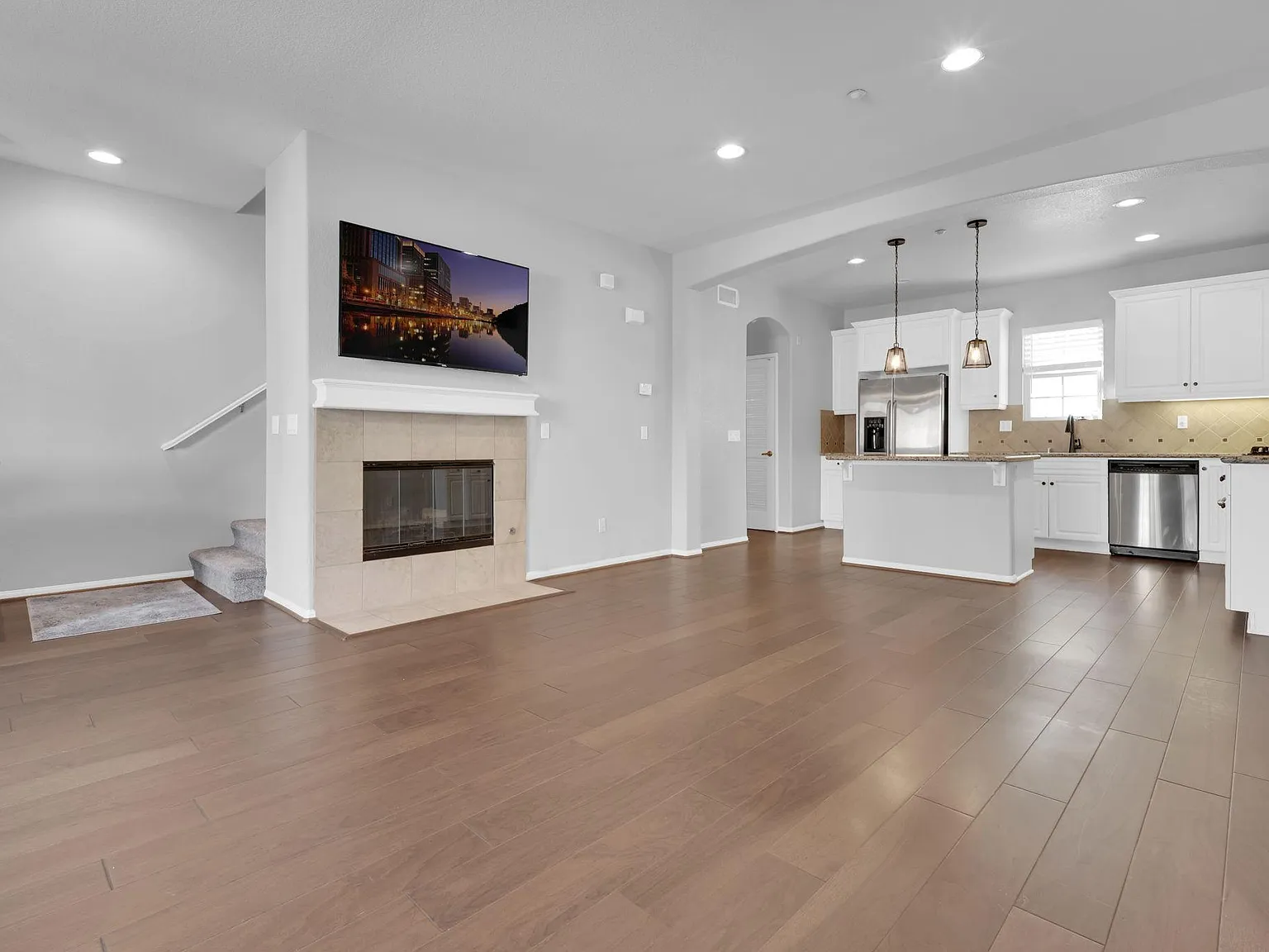 2096 Silverado St — Photo 3
