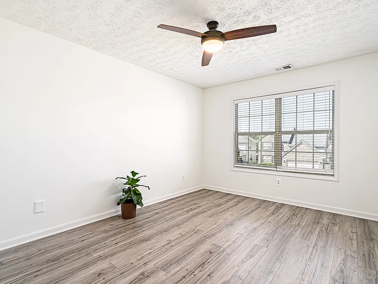 11009 Symington Cir — Photo 37