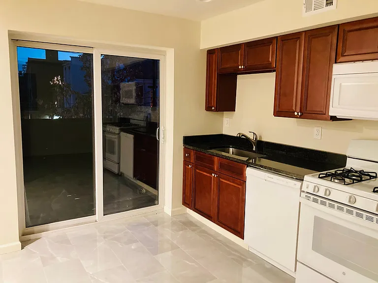 1000 Cedar Ave #4 — Photo 6