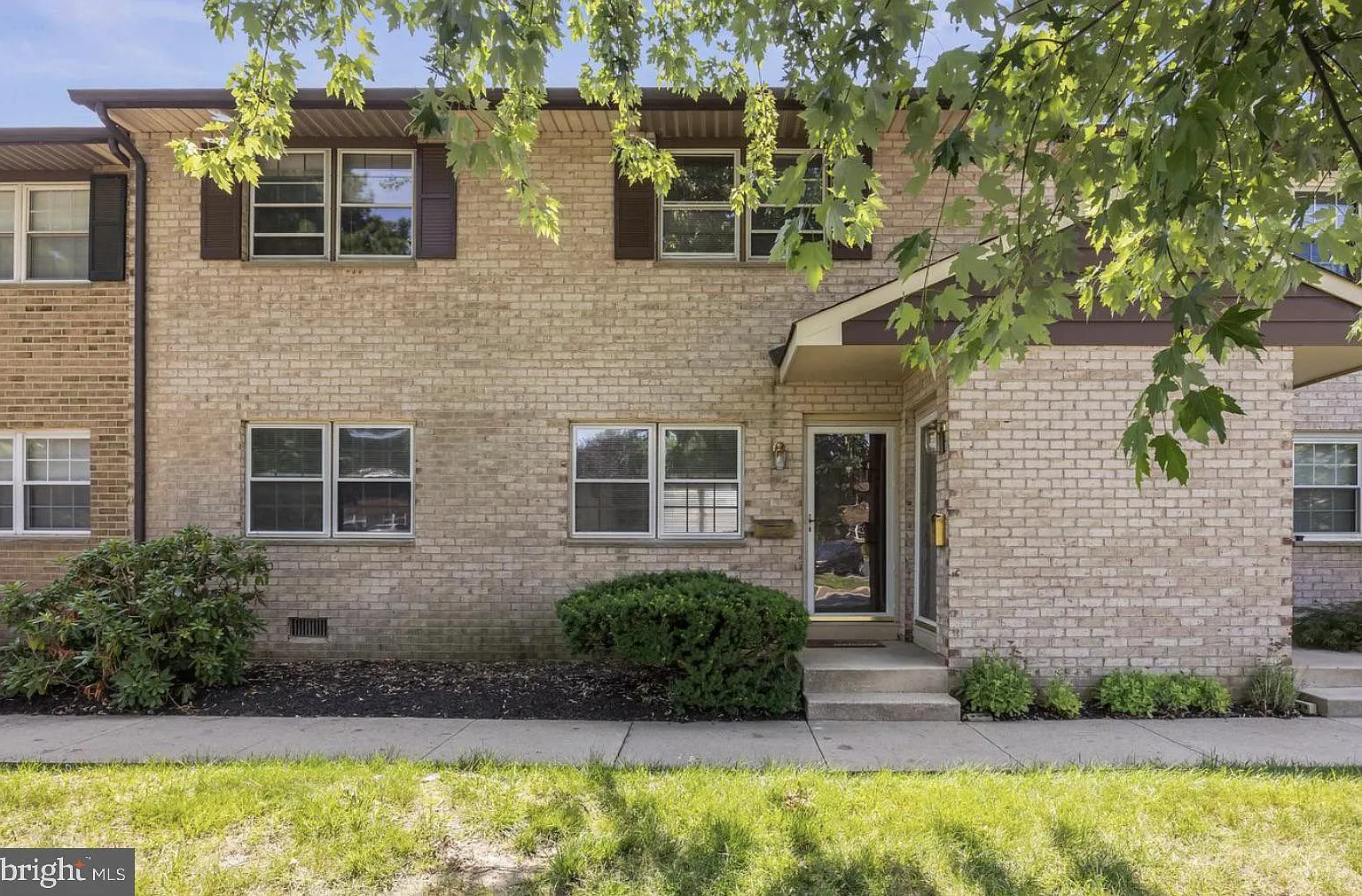 1 bed, 1.0 bath, 868 sqft, $2,000 — Photo 2