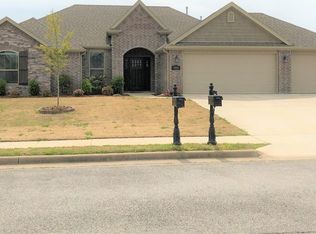 300 Napoli Ln, Centerton, AR 72719