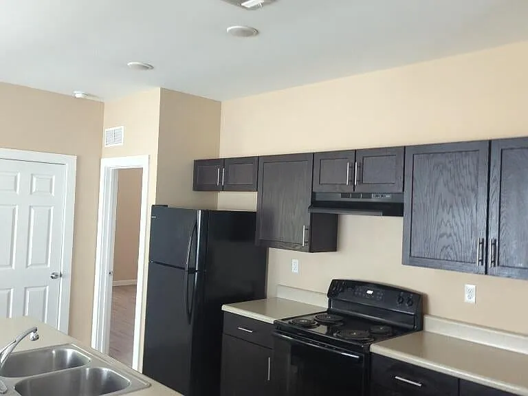 605 E Williams Ave — Photo 3