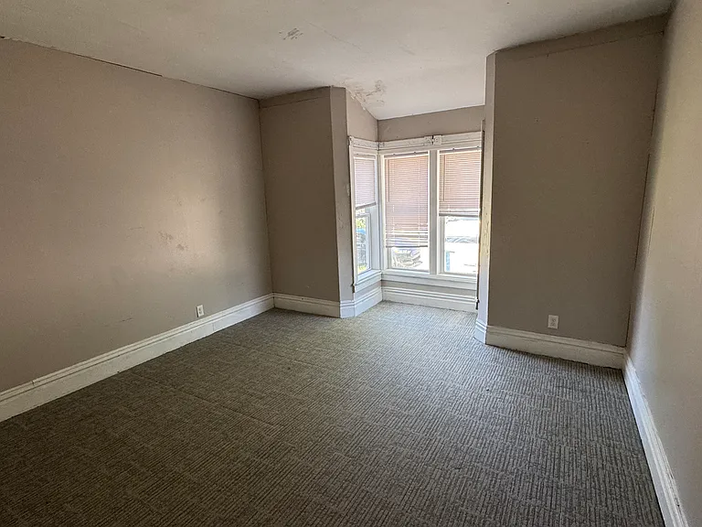 752 Butterworth St SW — Photo 6