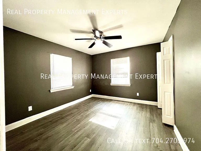 2501 Eastway Dr — Photo 9