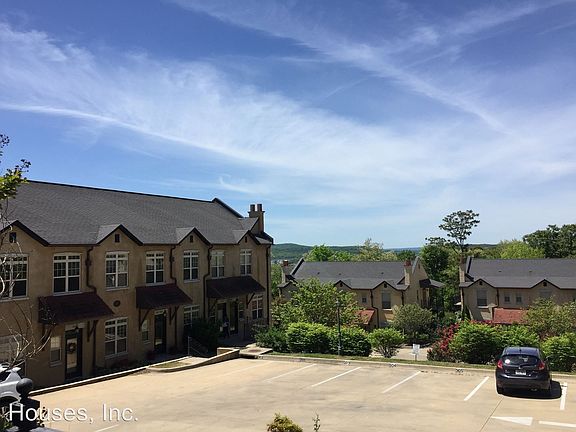 3rd image of 46 N Olive Ave