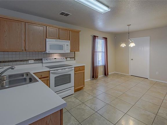 4th image of 6508 Meadow Way Ln