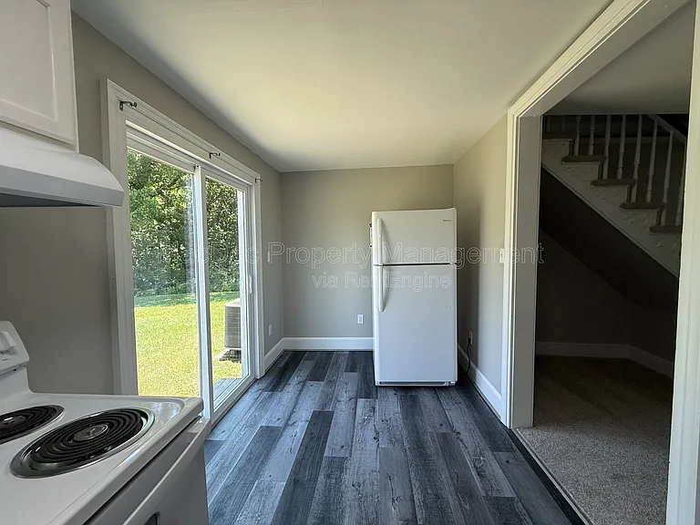 210 Milford St #B — Photo 8