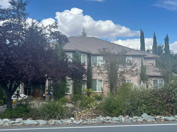 700 La Contenta Dr, Valley Springs, CA 95252