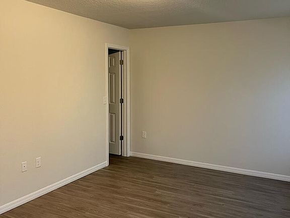5th image of 1365 Tara Ln