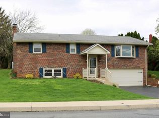 30 Miller Rd, Akron, PA 17501