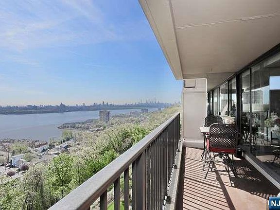 2nd image of 3 Horizon Rd APT 815