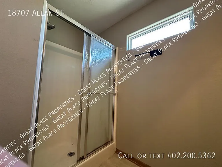 18707 Allan St — Photo 23