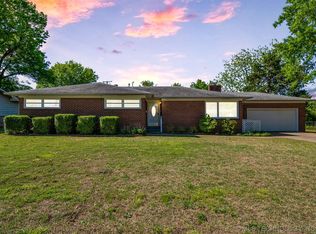 814 SE 10th St, Pryor, OK 74361