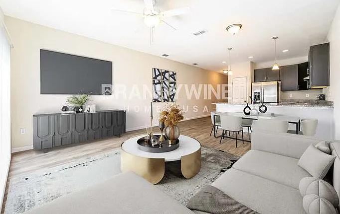 574 Kit St — Photo 8
