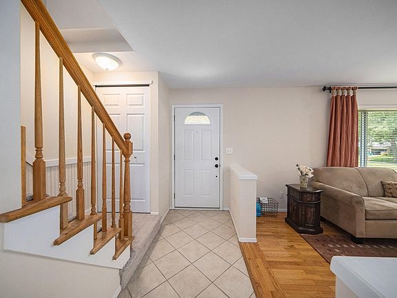 3rd image of 489 Old Creek Ct