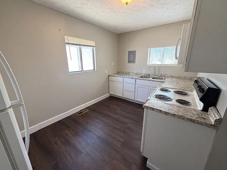 2634 Guyan Ave — Photo 5