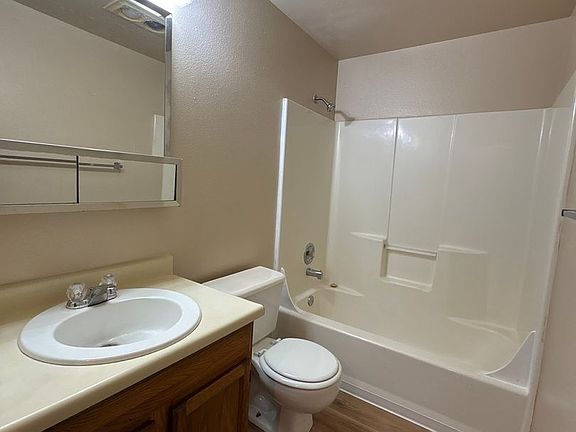 2nd image of 812 S 8th Ave APT 6