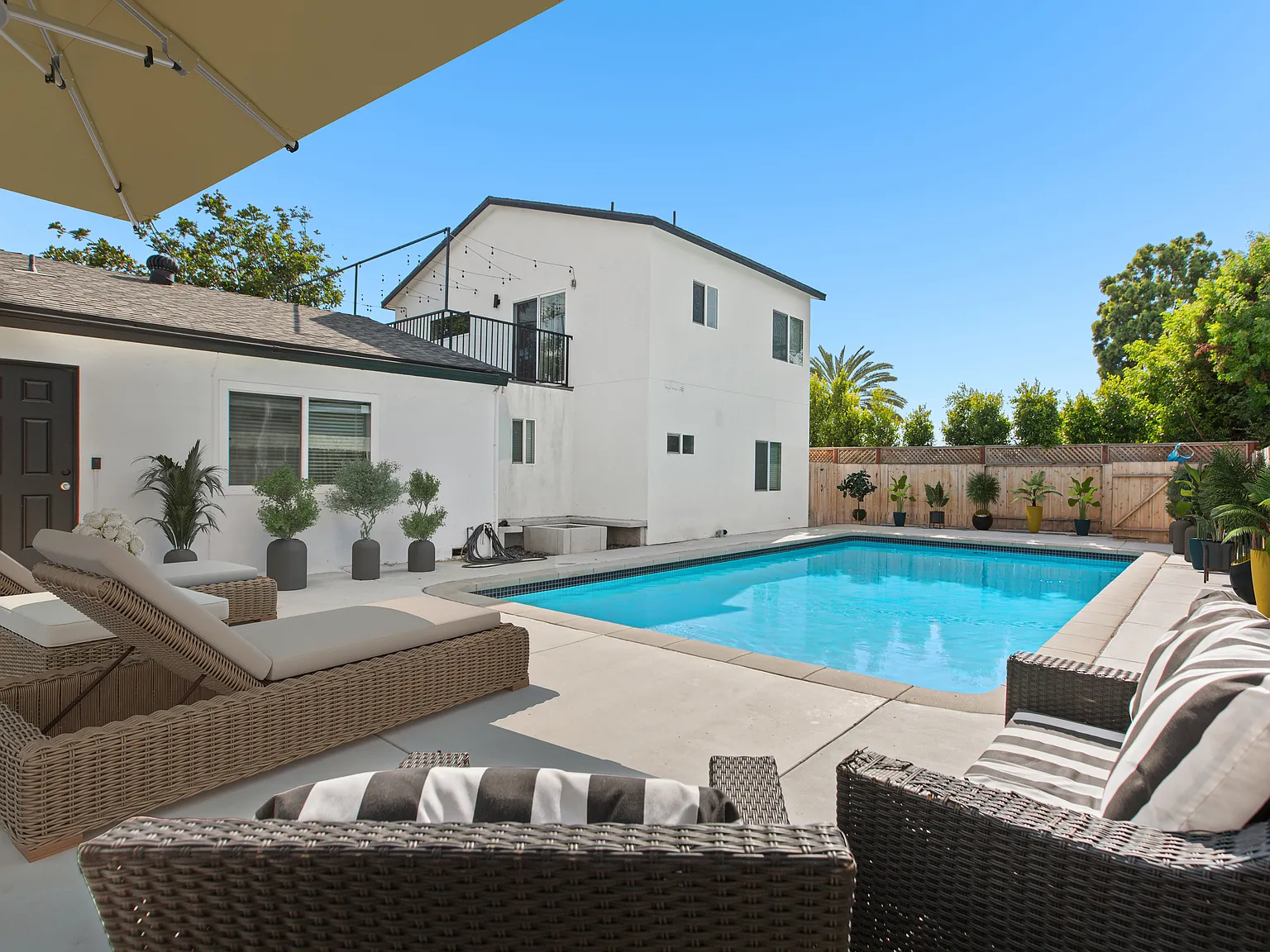 6 bed, 2055 sqft, $10,300 — Photo 3