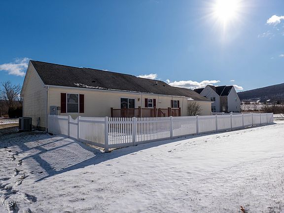 3rd image of 260 Fiore Ln