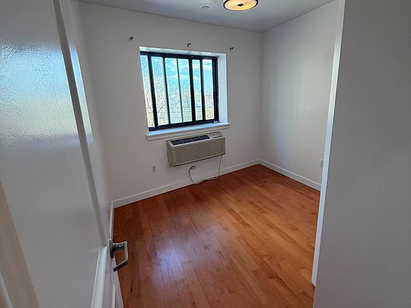 5th image of 536 Kappock St APT 3W