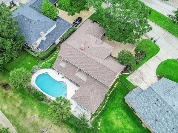 626 Longview Dr, Sugar Land, TX 77478