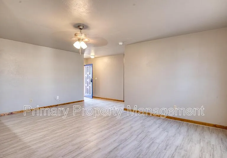 303 Kimberly Ln — Photo 5