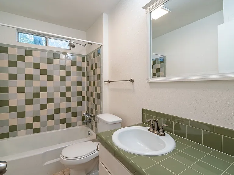 606 Franklin Blvd #A — Photo 18