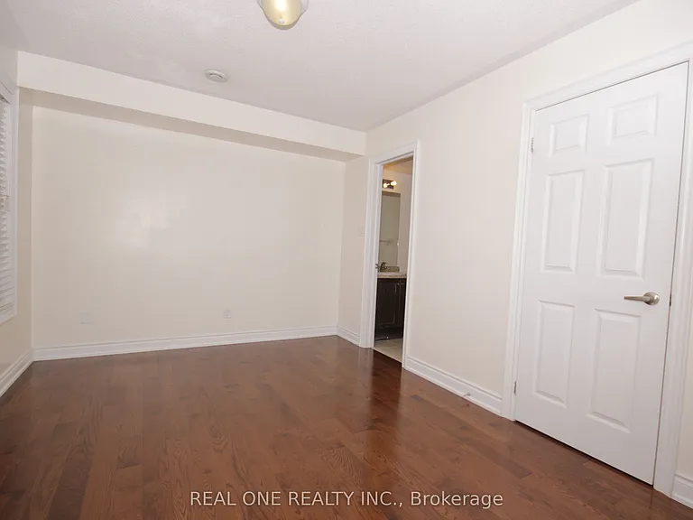 7 Slingsby Ln — Photo 15