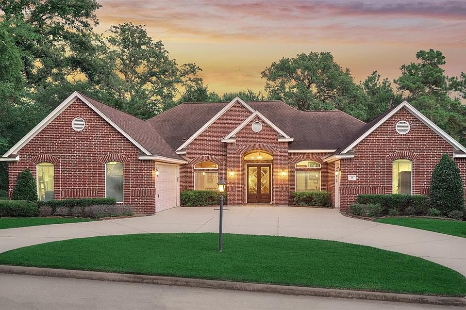 Welcome Home to 28 Melrose Drive.